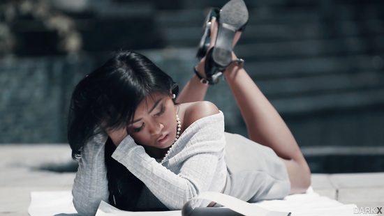 Член отчима негра дарит падчерице азиатке нереальное наслаждение