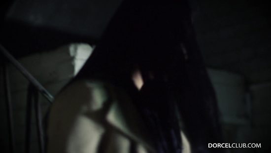 На парковке Mariska увидела жаркую оргию и присоединилась к групповухе