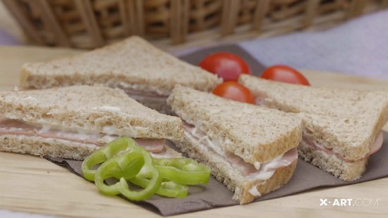 После романтического пикника пацан раскрутил 18 летнюю подругу на секс