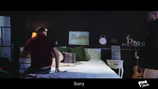 Русская супер модель трахается с мускулистым партнером на камеру