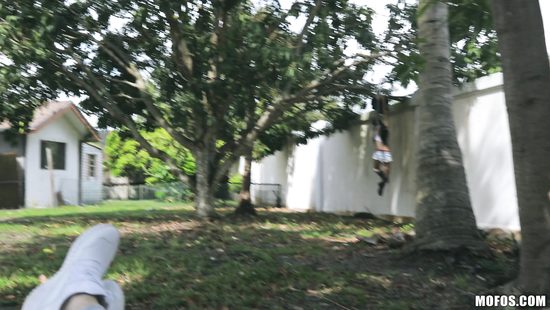 Защитил молодую соседку от бойфренда и в награду получил горячий секс