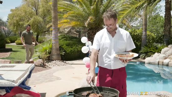 Johnny Castle на глазах приятеля лихо долбит его супругу в попку