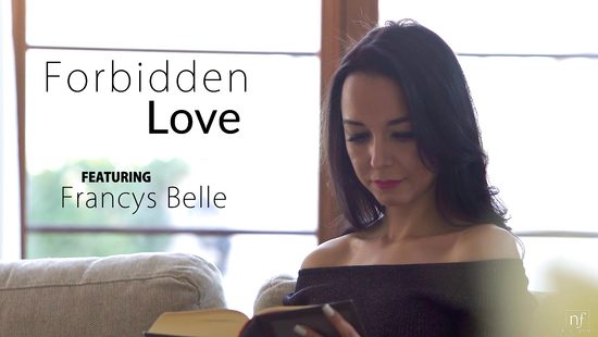 В отсутствие родителей красивая латинка впустила в спальню соседского парня