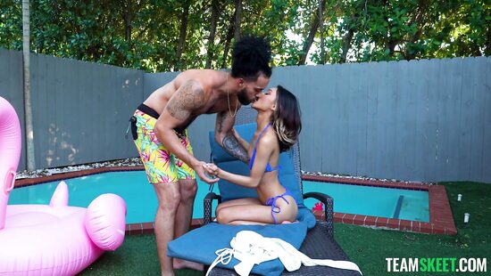 Вызов миниатюрной киски