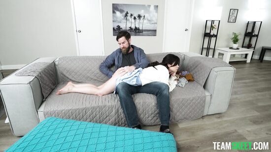 Няня нуждается в порке