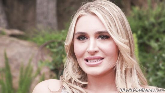 Ella Reese наслаждается  большим чёрным членом