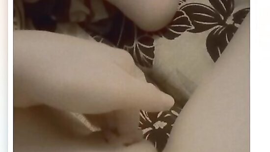 Играюсь с киской