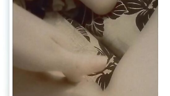 Играюсь с киской