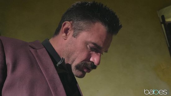 Сексуальные игры со связыванием богатого мужика и элитной проститутки