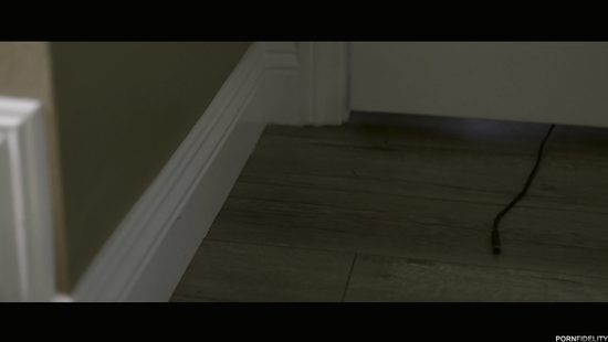 Отодрал соседку по комнате и довёл девчонку до струйного оргазма