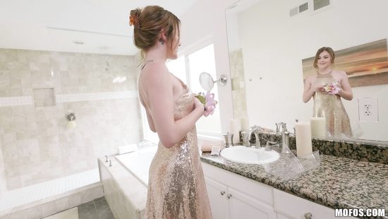 Перед выпускным рыженькая студентка чпокнулась со своим бойфрендом