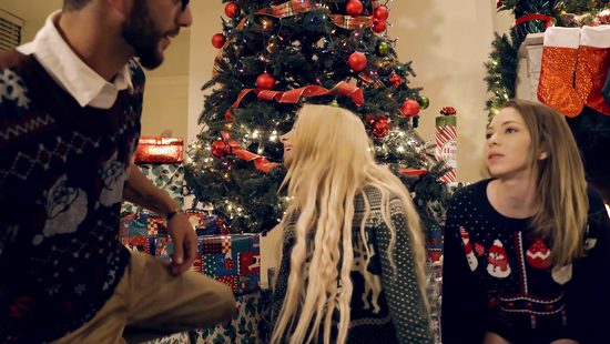 Совершеннолетние девки втихушку от предков шпилятся с приятелями