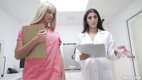 Врачиха с медсестрой обалдели от члена пациента и вместо операции устроили оргию