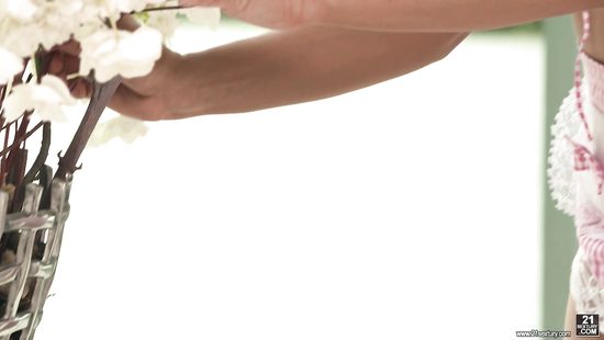 Непослушная горничная предлагает своё тело богатому хозяину