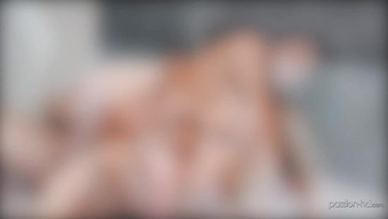 Массажист в душе жарко трахнул роскошную клиентку и залил ей спермой лицо