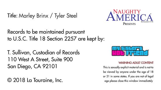 Сделала соседу в бассейне минет и повела шпилится в спальню