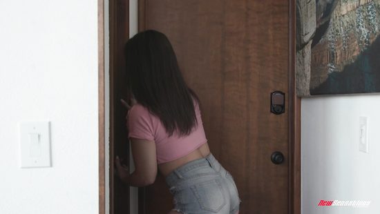 Дрочащая няня не отказалась трахнуться с вернувшимся хозяином