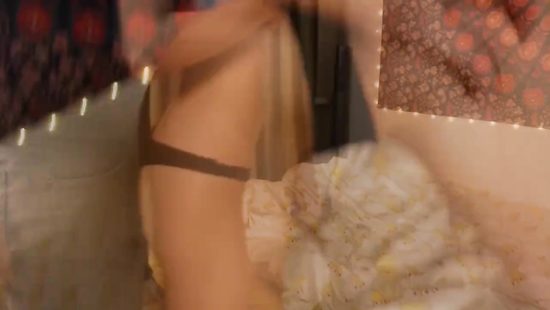 После занятий однокурсник отодрал худенькую студентку на камеру