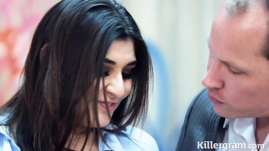 Турецкая секретарша после работы красиво трахается с начальником