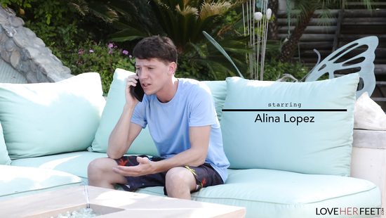 Приласкала соседскому парню член ступнями и дала себя чпокнуть