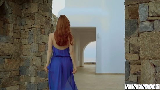 Незнакомец показал рыжухе не только достопримечательности, но и свой член