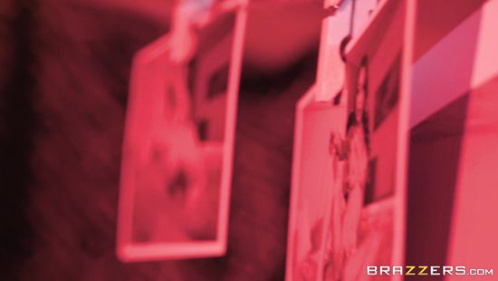 В счёт арендной платы гламурный чувак чпокнул в зад зрелую квартирантку