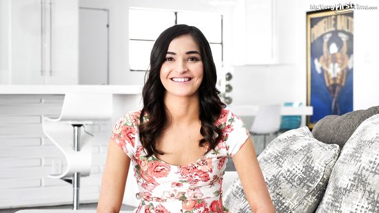 Не догадывалась что на кастинге её трахнет агент толстым членом