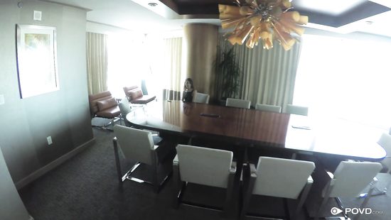 Миниатюрная азиатка на собеседовании принимает в мелкую киску громадный член