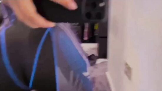 Немного попки)