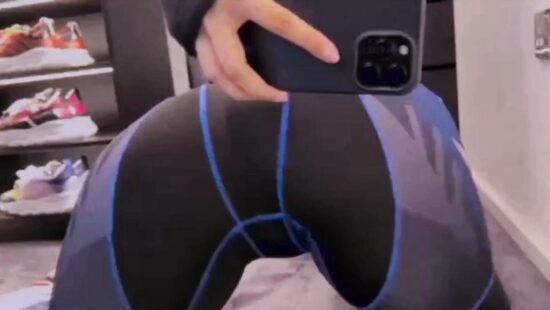 Немного попки)