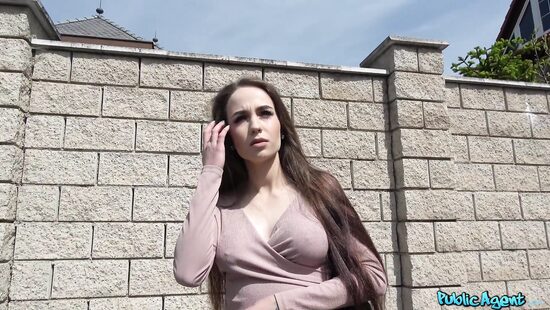 Горячую русскую трахнули в гараже