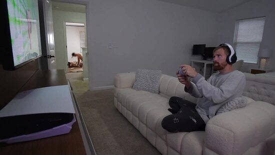 Так бывает, если не удовлетворяешь жену