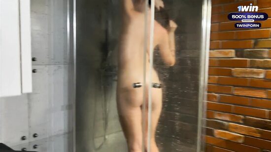 У нас есть выпить и пара часов до прихода отца