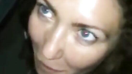 Бухая жена соседа  сосет у подъезде. Измена