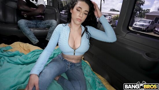 Официантка на улицах Майами