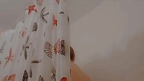 Немножко танцую в душе