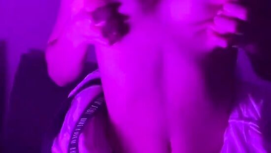 Люблю свои сисечки)