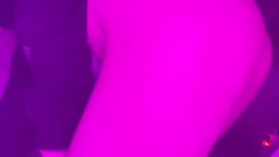 Посмотри что я прячу под юбочкой