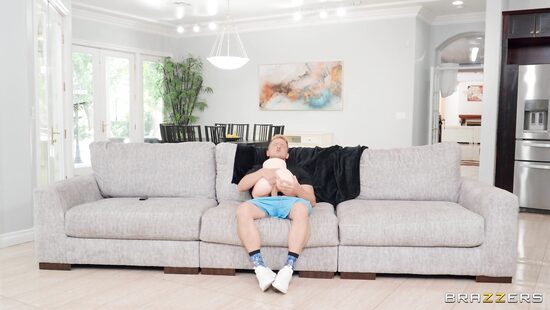 От фальшивой задницы к настоящей киске