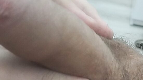 Дрочу член с закрытой головкой