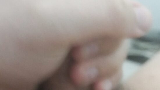 Дрочу член с закрытой головкой