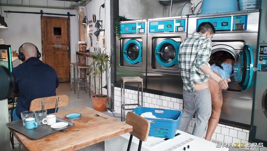 В порыве возбуждения