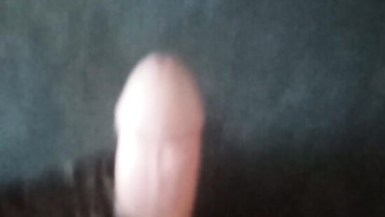 Устроил подружке романтический вечер 