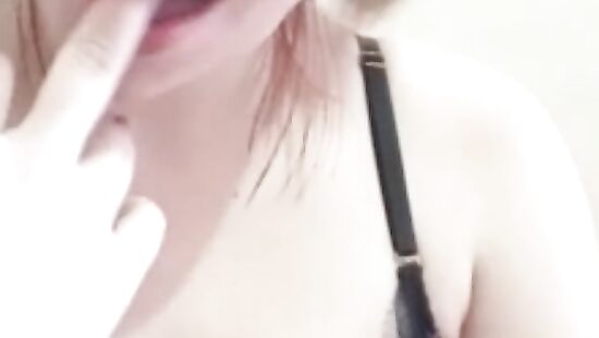 Устроил подружке романтический вечер 