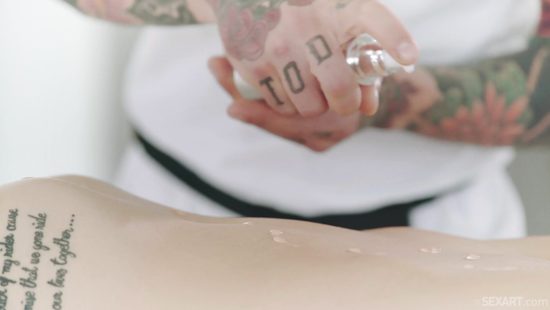 Идеальная задница клиентки разбудила в массажисте нереальную страсть