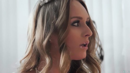 После свадьбы гламурный жених трахнул молодую жену и её сочную мачеху