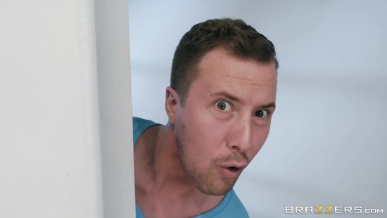 В тайне от бати пасынок прочистил очко грудастой мачехе нимфоманке