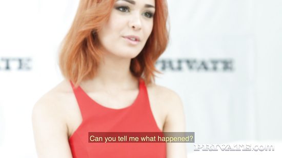 Русская рыжеволосая куколка проходит приватный порно кастинг