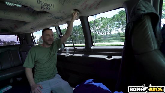 Сегодня пикапер снял 18 летнюю тёлку с огромными натуральными титьками