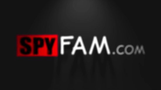 Латинка спалила друга с мастурбатором и помогла парню получить оргазм